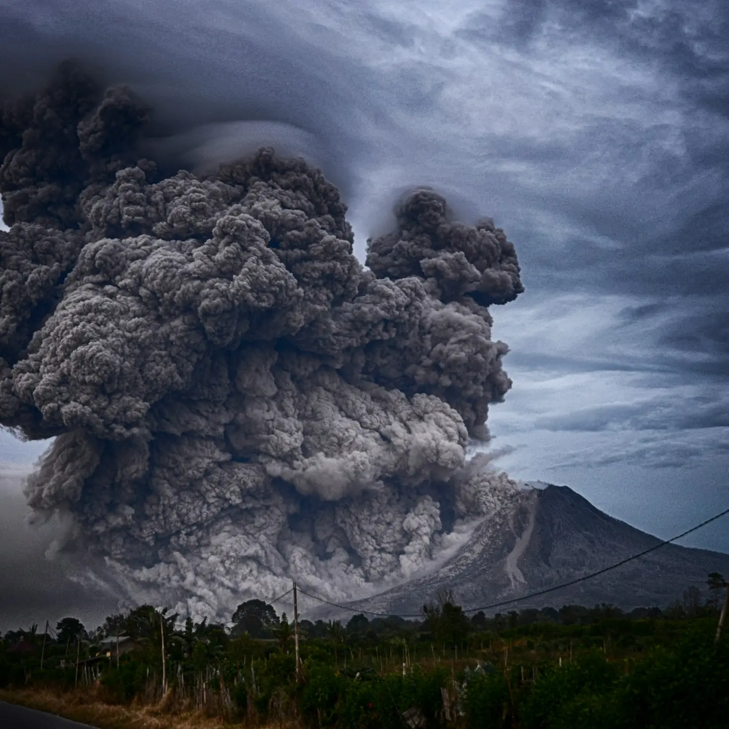 volcano eruption during daytime